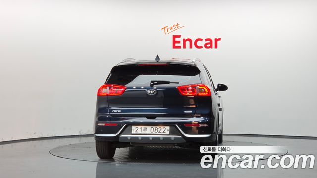 Kia Niro Prestige 2017 — фото 4