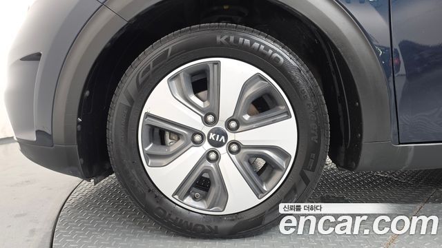 Kia Niro Prestige 2017 — фото 5