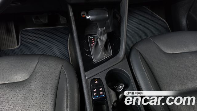 Kia Niro Prestige 2017 — фото 9