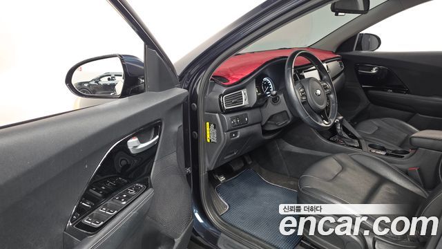 Kia Niro Prestige 2017 — фото 10