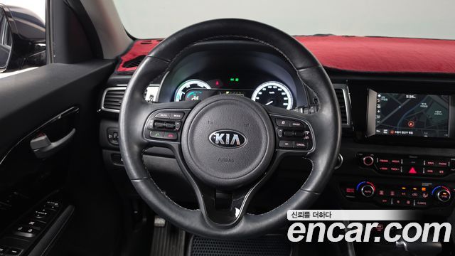 Kia Niro Prestige 2017 — фото 14