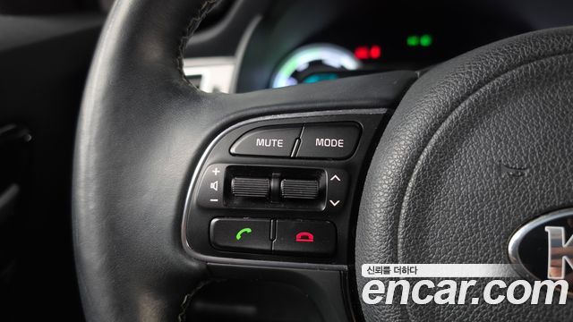 Kia Niro Prestige 2017 — фото 17