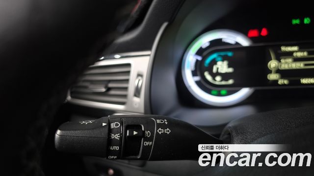 Kia Niro Prestige 2017 — фото 20