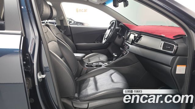Kia Niro Prestige 2017 — фото 26