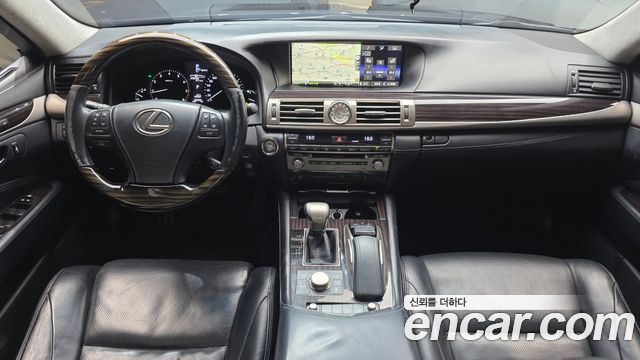 Lexus LS460 AWD XF40 2016 — фото 7