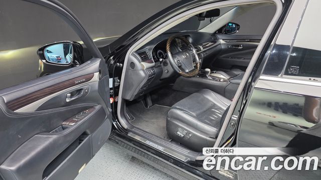 Lexus LS460 AWD XF40 2016 — фото 10