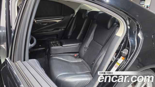 Lexus LS460 AWD XF40 2016 — фото 11