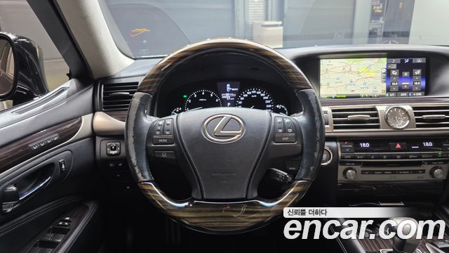 Lexus LS460 AWD XF40 2016 — фото 13