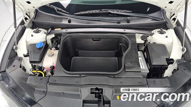 Hyundai Ioniq 6 Long Range Exclusive + 2023 — фото 6