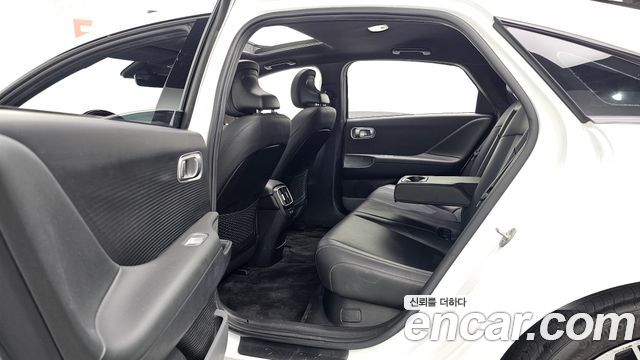 Hyundai Ioniq 6 Long Range Exclusive + 2023 — фото 12