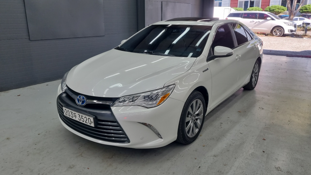Toyota Camry Hybrid XLE