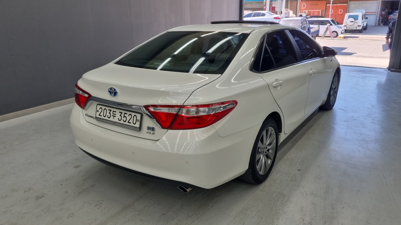 Toyota Camry Hybrid XLE 2016 — фото 2