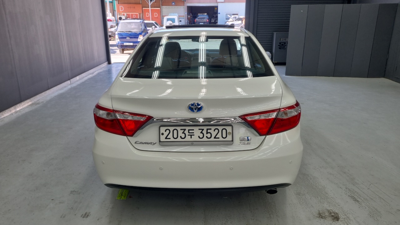 Toyota Camry Hybrid XLE 2016 — фото 4