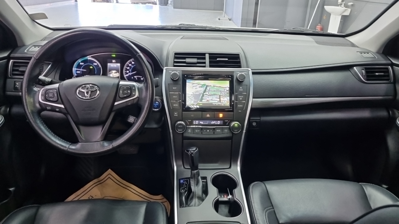 Toyota Camry Hybrid XLE 2016 — фото 7