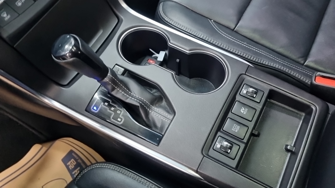 Toyota Camry Hybrid XLE 2016 — фото 9