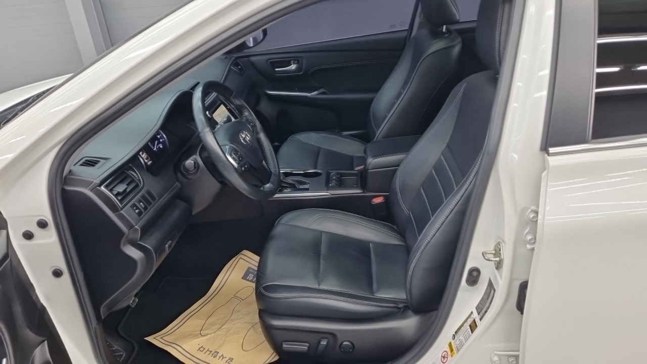 Toyota Camry Hybrid XLE 2016 — фото 10