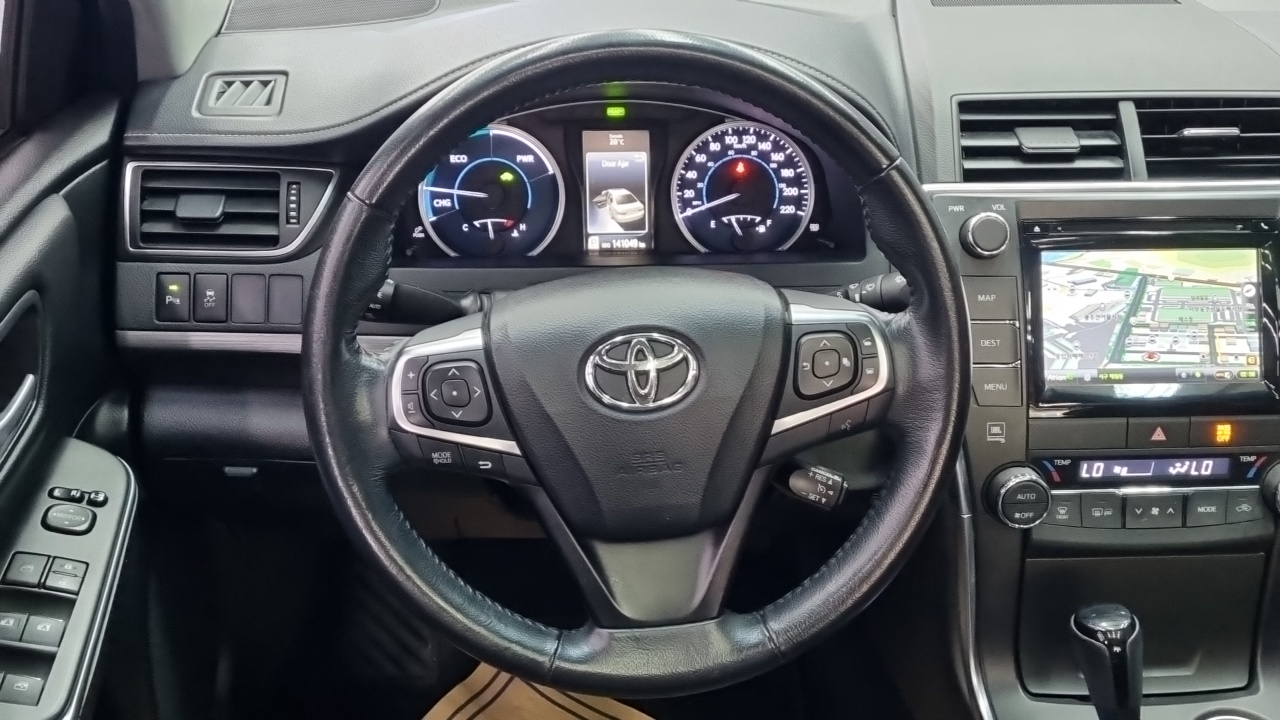 Toyota Camry Hybrid XLE 2016 — фото 18