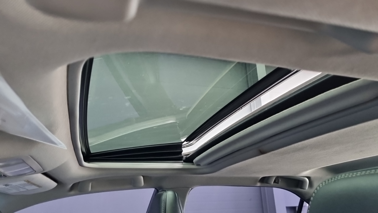Toyota Camry Hybrid XLE 2016 — фото 21