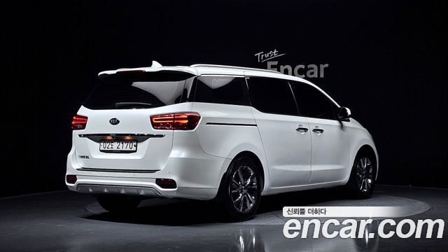 Kia Carnival 9-Seater Prstige 2019 — фото 2