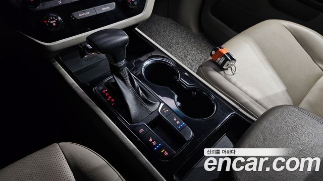 Kia Carnival 9-Seater Prstige 2019 — фото 9