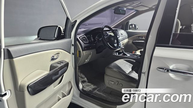 Kia Carnival 9-Seater Prstige 2019 — фото 10