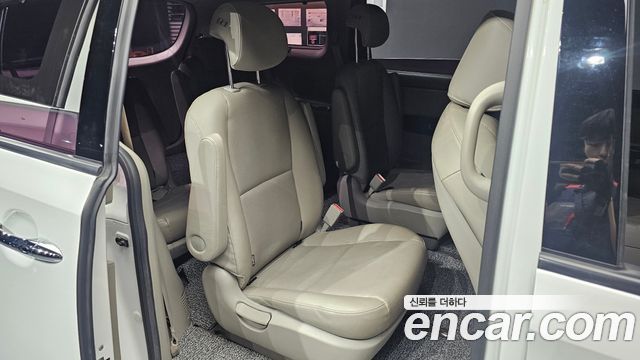 Kia Carnival 9-Seater Prstige 2019 — фото 11