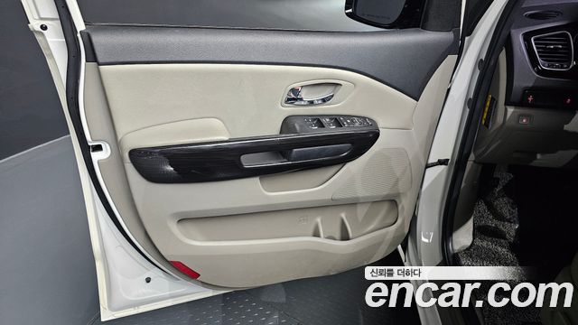 Kia Carnival 9-Seater Prstige 2019 — фото 24