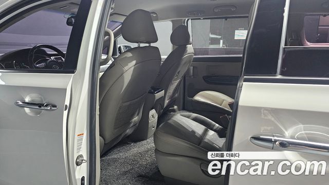 Kia Carnival 9-Seater Prstige 2019 — фото 26