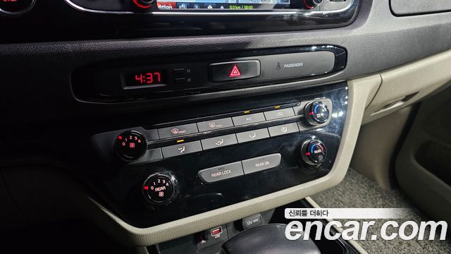 Kia Carnival 9-Seater Prstige 2019 — фото 31