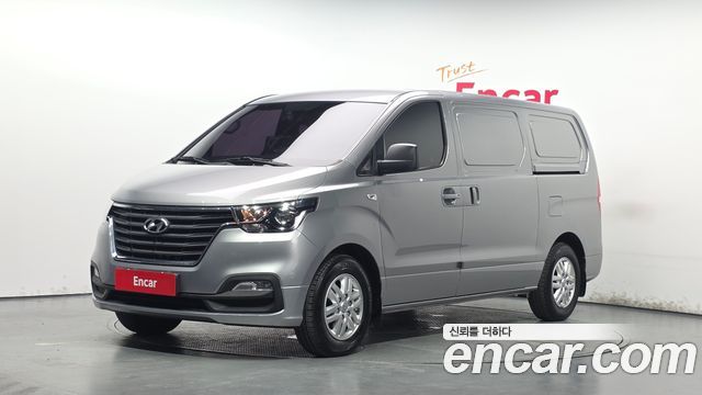 Hyundai Grand Starex Van 3-Seater Smart
