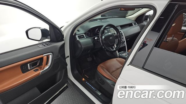Land Rover Discovery Sport 2.0 TD4 HSE Luxury 2016 — фото 11