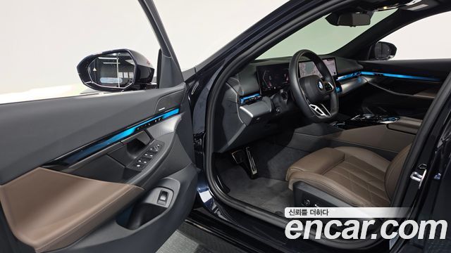 BMW 5 Series (G60) 520i Special Edition 2025 — фото 10
