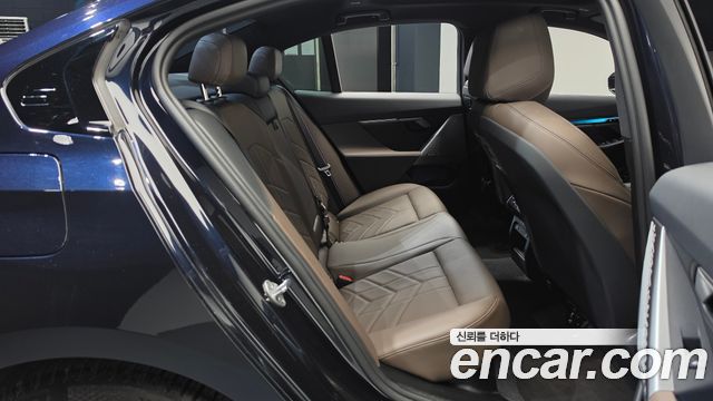 BMW 5 Series (G60) 520i Special Edition 2025 — фото 15