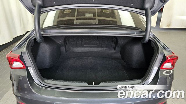 Kia K5 (III) 2.0 Prestige 2022 — фото 20