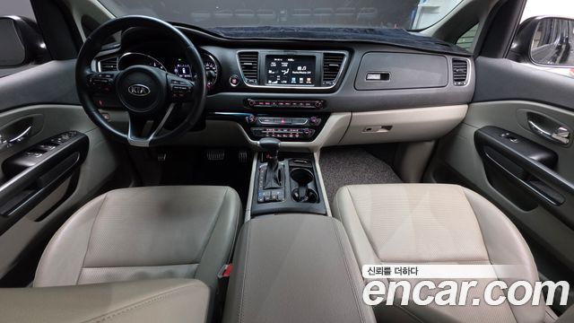 Kia Carnival 9-seater Luxury 2018 — фото 7