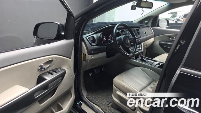 Kia Carnival 9-seater Luxury 2018 — фото 10