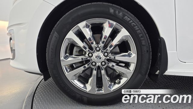 Kia Carnival 9-seater Prestige 2018 — фото 5