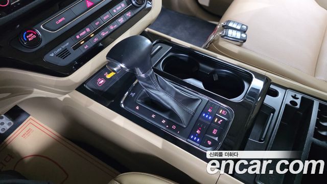 Kia Carnival 9-seater Prestige 2018 — фото 9