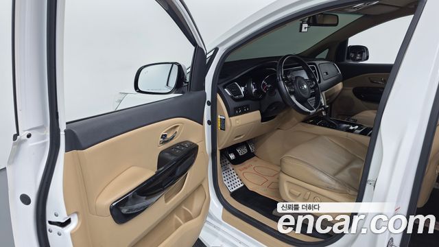 Kia Carnival 9-seater Prestige 2018 — фото 10