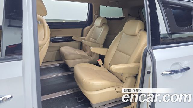 Kia Carnival 9-seater Prestige 2018 — фото 11