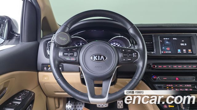 Kia Carnival 9-seater Prestige 2018 — фото 13