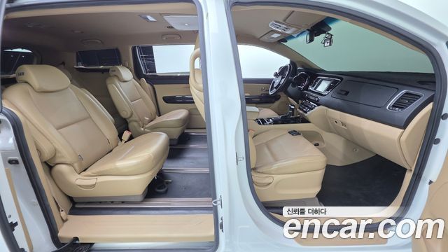 Kia Carnival 9-seater Prestige 2018 — фото 26