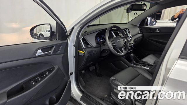 Hyundai Tucson Diesel 2.0 2WD Style 2016 — фото 10