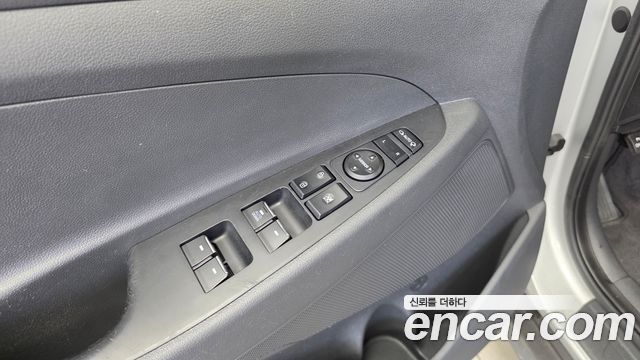 Hyundai Tucson Diesel 2.0 2WD Style 2016 — фото 28