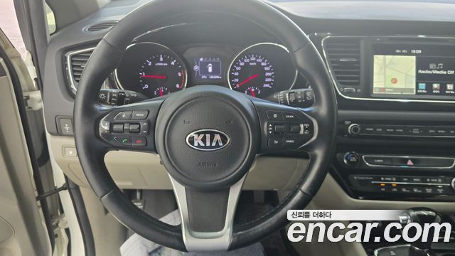 Kia Carnival 9-seater Prestige 2016 — фото 9