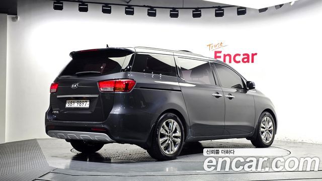 Kia Carnival 9-seater Noblesse 2015 — фото 2