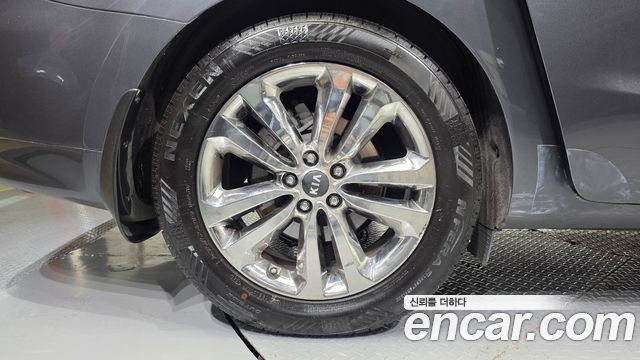 Kia Carnival 9-seater Noblesse 2015 — фото 5