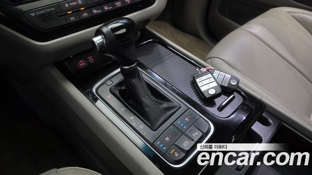 Kia Carnival 9-seater Noblesse 2015 — фото 9