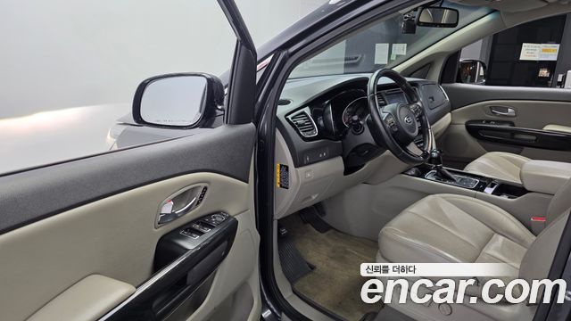 Kia Carnival 9-seater Noblesse 2015 — фото 10
