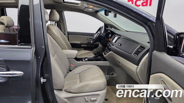 Kia Carnival 9-seater Noblesse 2015 — фото 12